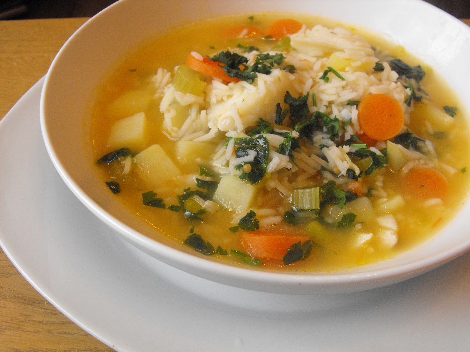 Рыбный супчик для ребенка. Супы. Рыбный суп для ребенка 1 год. Рыбный суп для ребенка 1 год. Овощной суп с рыбой.